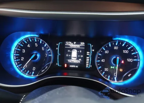 2017 Chrysler Pacifica Touring z USA, uszkodzony, nr VIN 2C4RC1DG1HR695523